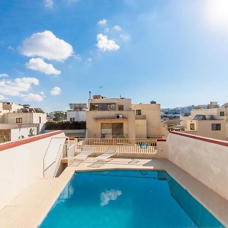 Pool And Sea Merill Apartments - Happy Rentals Меллиеха Экстерьер фото