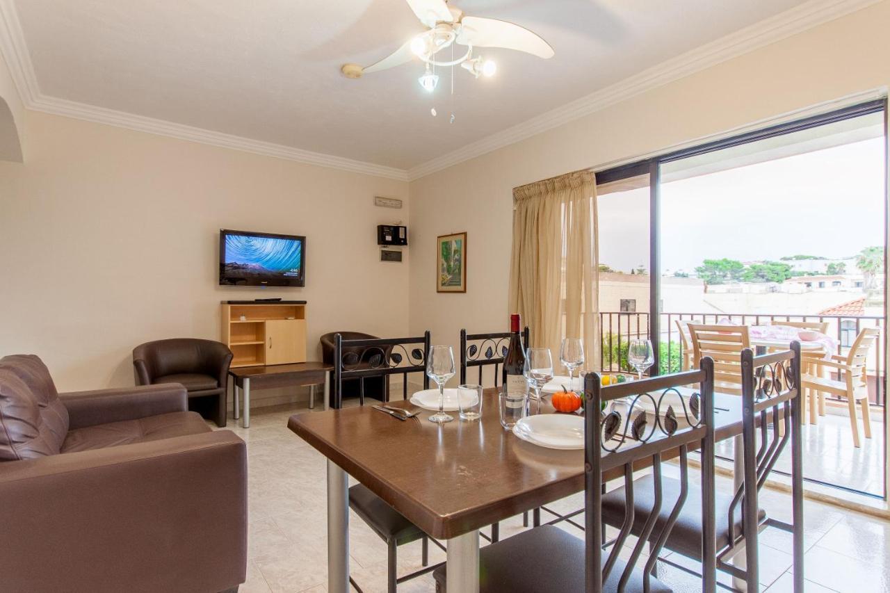 Pool And Sea Merill Apartments - Happy Rentals Меллиеха Экстерьер фото