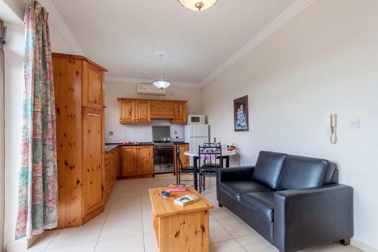 Pool And Sea Merill Apartments - Happy Rentals Меллиеха Экстерьер фото